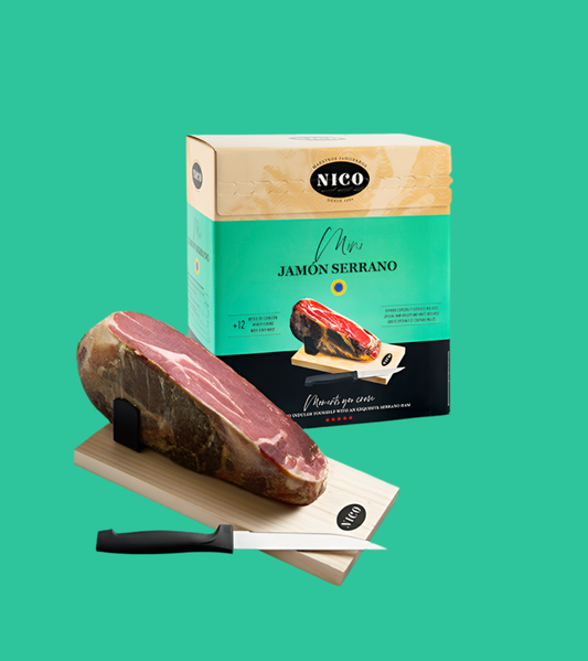 Mini Serrano, ca 1 kg, ställning och kniv ingår.