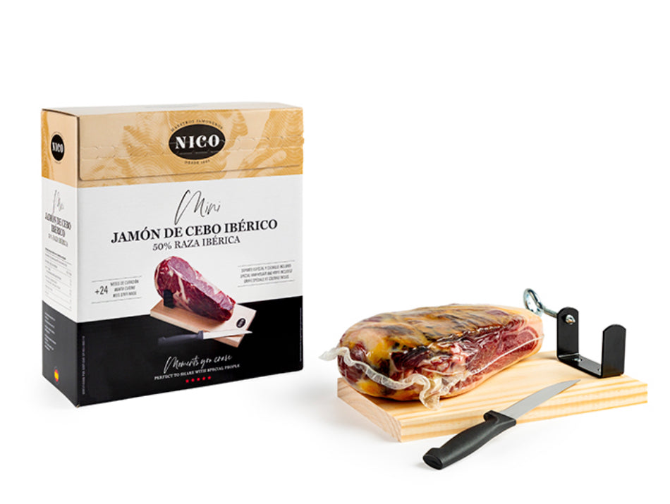 Mini Ibérico, ca 1 kg. Ställning och kniv ingår.